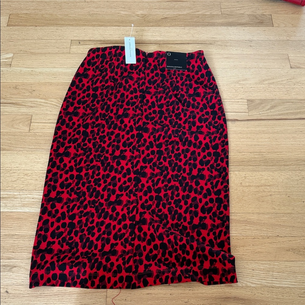 Banana Republic Factory Red and Black Animal Print Pencil Skirt - Women